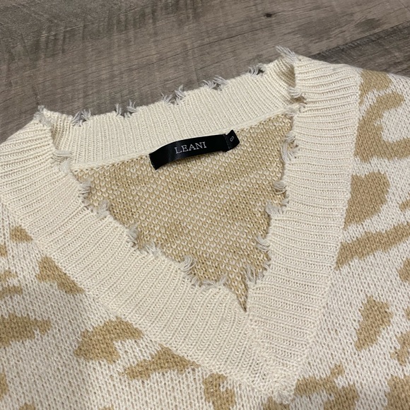 Animal Print Distressed Sweater - Picture 4 of 6